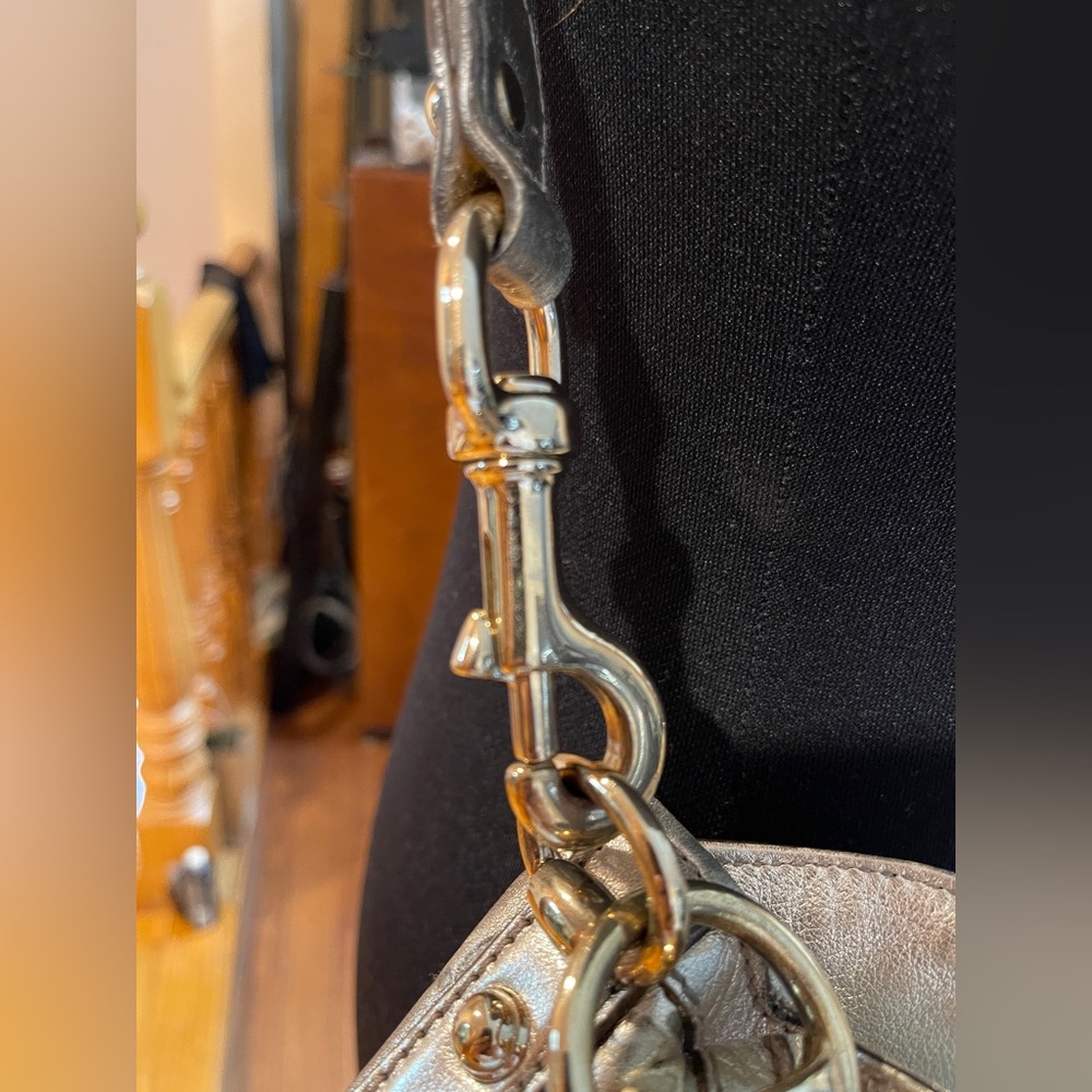 Gucci GG Signature Indy Large - Picture 9 of 16